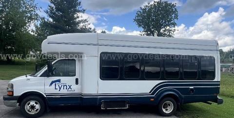 2014 Chevy 4500 17 passenger bus