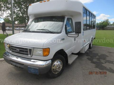 2006 Ford E-450 Wheel Chair Accessible Bus -6.0L V8 OHV 32V TURBO DIESEL