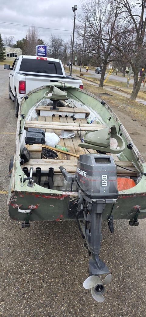 14ft Aluminum Fishing Boat + 9.9HP Mariner (Runs Great) + GPS Fishfinder β Turn Key