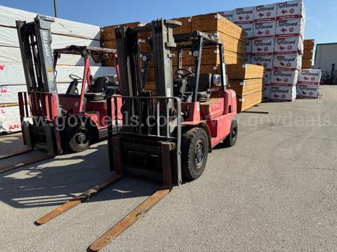 2005 Hyster H80XM Pneumatic Tire Forklift-Inoperable