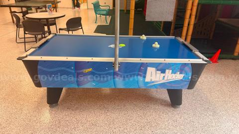Commercial air hockey table