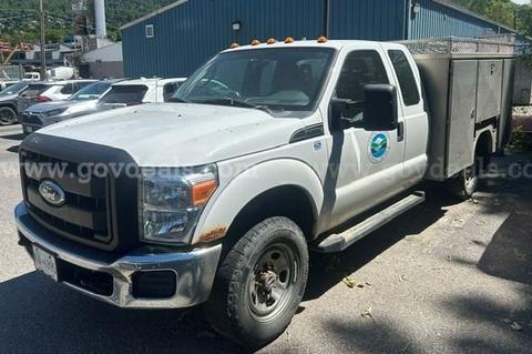 2011 Ford Super Duty F-350 SRW 4WD SuperCab Pickup Truck - WB, 6.2L V8 OHV 16V E