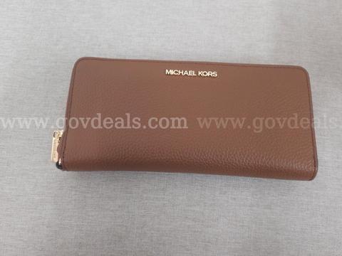 Brand New Michael Kors Wallet With Original Bag Tag Price $228 Great Buy