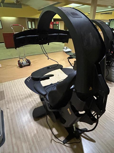 MWE Lab Emperor Ergonomic Gaming Workstation with Motorized Monitor Arch