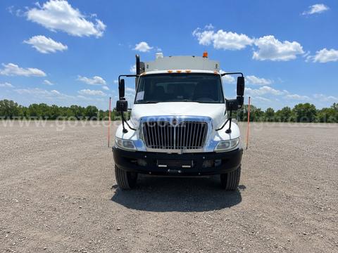 2012 International 4300 Enclosed Service Utility Truck, Mechanic truck with Air Compressor