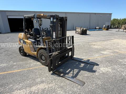 2014 Caterpillar DP50CN1 Pneumatic Tire Forklift