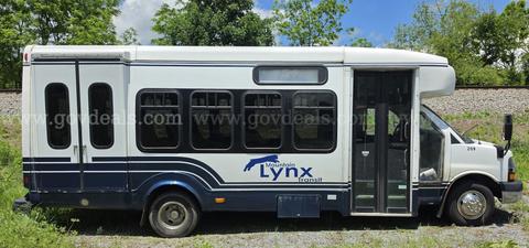 2014 Chevy 4500 17 passenger bus