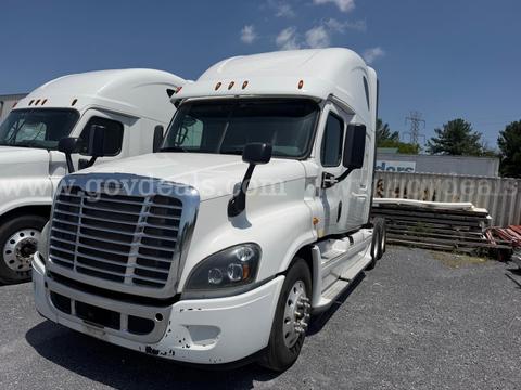 2016 Freightliner Cascadia T/A Sleeper Truck Tractor