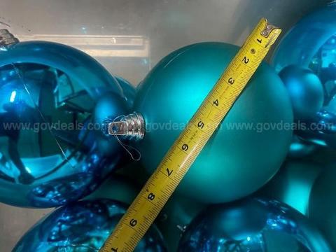 APPROX 18 LARGE CHRISTMAS ORNAMENTS