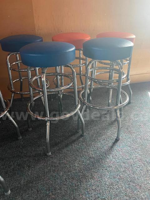 Round bar stools