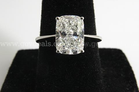 Platinum 3.08 Carat Diamond Ring With IGI Certificate
