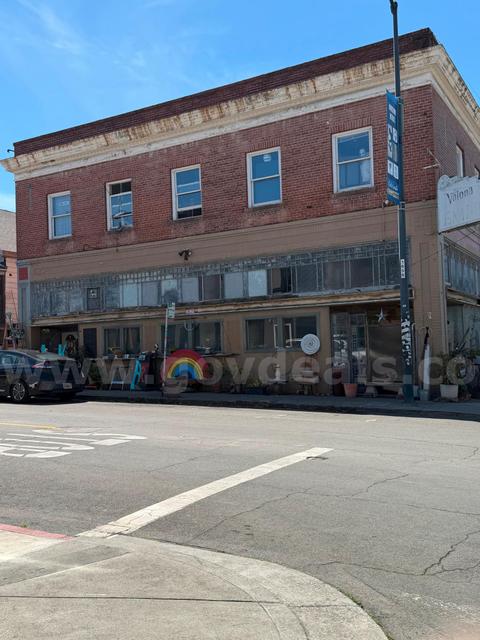 Commercial Property with 2 Upstairs Apartments in Crockett, California