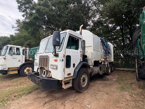 2017 Peterbilt 320