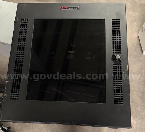 APC NetShelter rack wall mountable