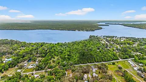 Crescent City, FL - 1/3 Acre Res Lot near Crescent Lake! Assessed $9220! Owner Financing!!!