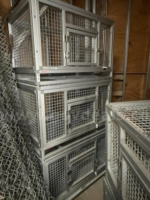 5 corner limited stacking cages + 1 rolling