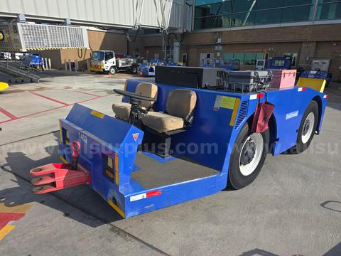 2000 FMC B350 Aircraft Tow Tractor