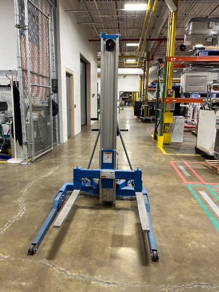 Genie Manual-Operated Material Lift