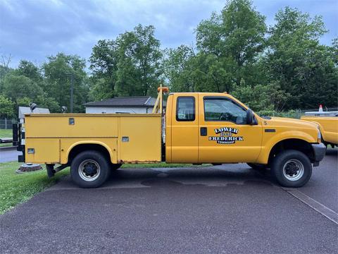 2004 Ford F-350 Utility