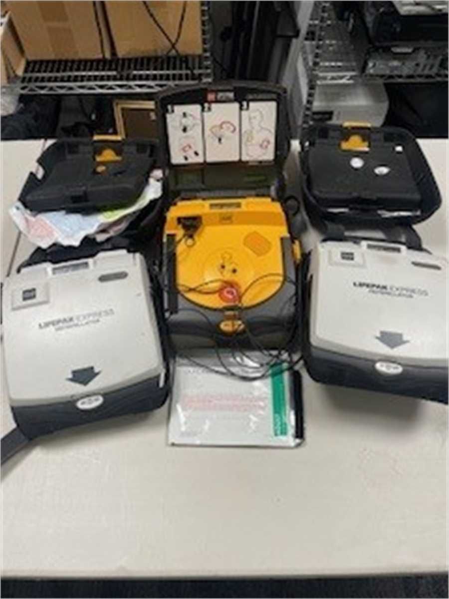 Defibrillators lot of 3 - photo 1