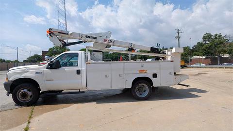 2004 Ford F-450 Bucket Truck