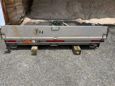 SMITH TAILGATE SPREADER w/ SPINNER T-64