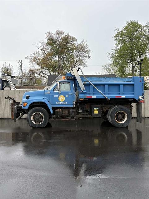 1996 Ford F-800 Dump Truck