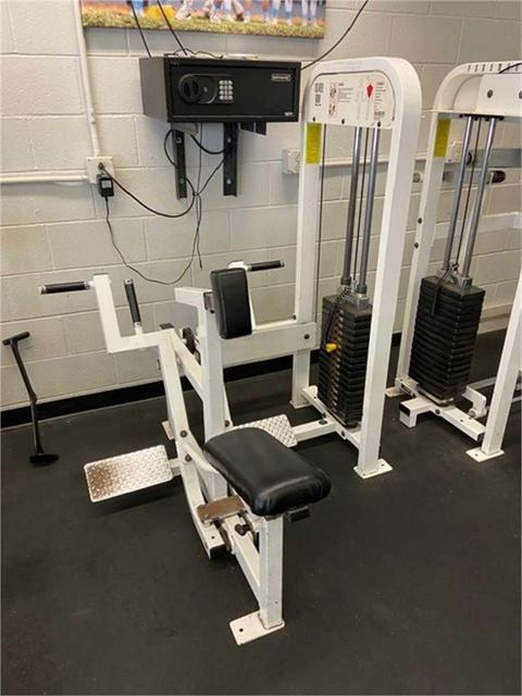 Paramount Seated Row Machine