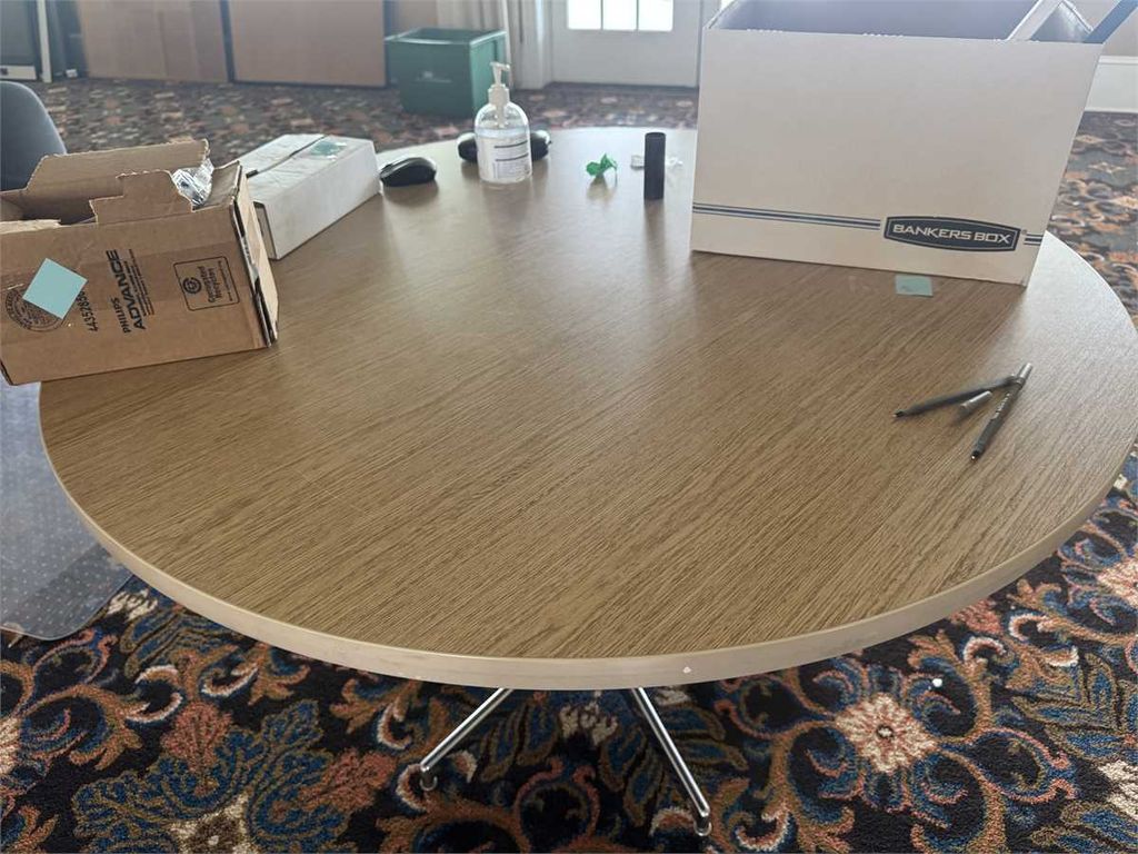 Round table - photo 1