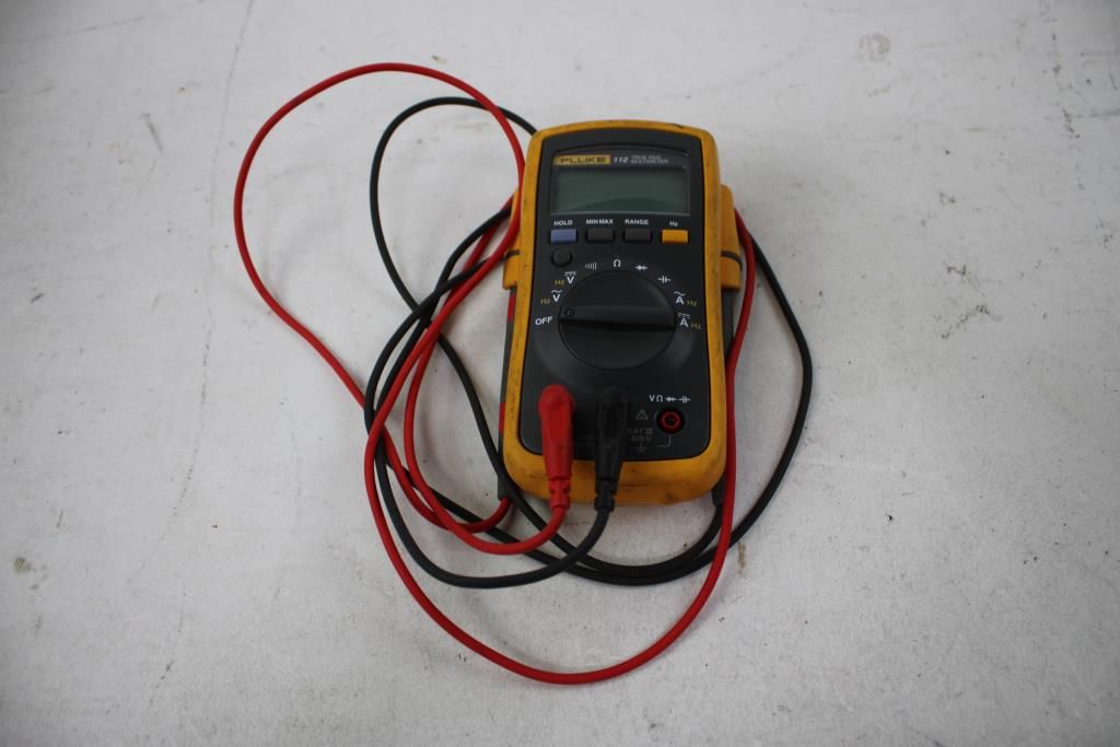 Fluke Digital Multimeter, Volt Measurement - photo 1
