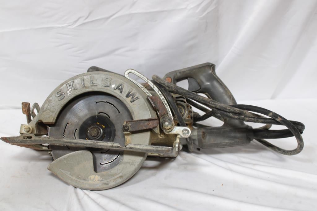 Skilsaw 7-1/4" Worm Drive Saw - photo 1